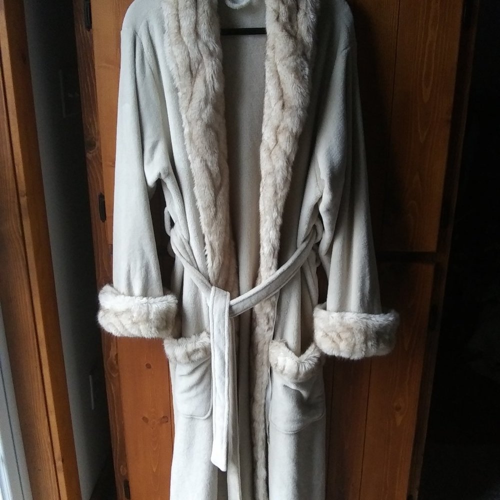 Pottery Barn Robe
